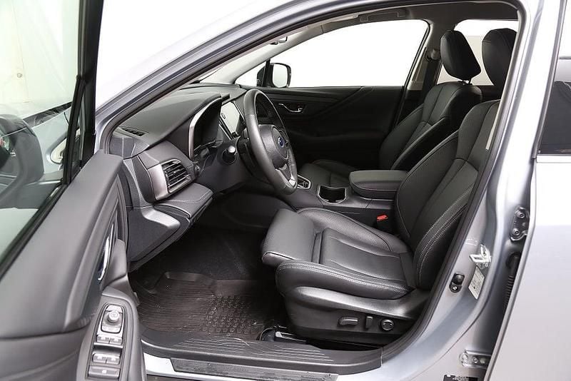 Begagnad Subaru Outback 169 HK (124 kW) 2024 Grå Kombi