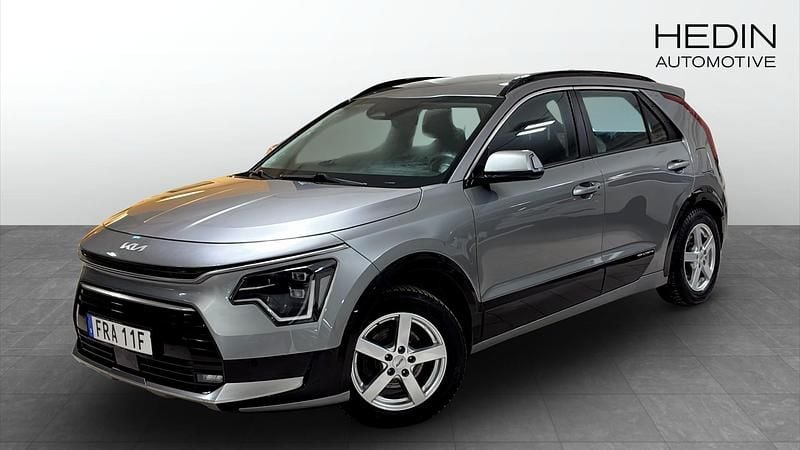 Grå Begagnad 2023 Kia Niro SUV | 269 900 kr (Bra pris) - Bild 1/4