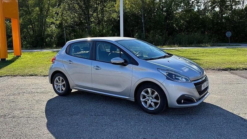 Grå Begagnad 2015 Peugeot 208 Halvkombi | 55 000 kr (Marknadspris) - Bild 1/4