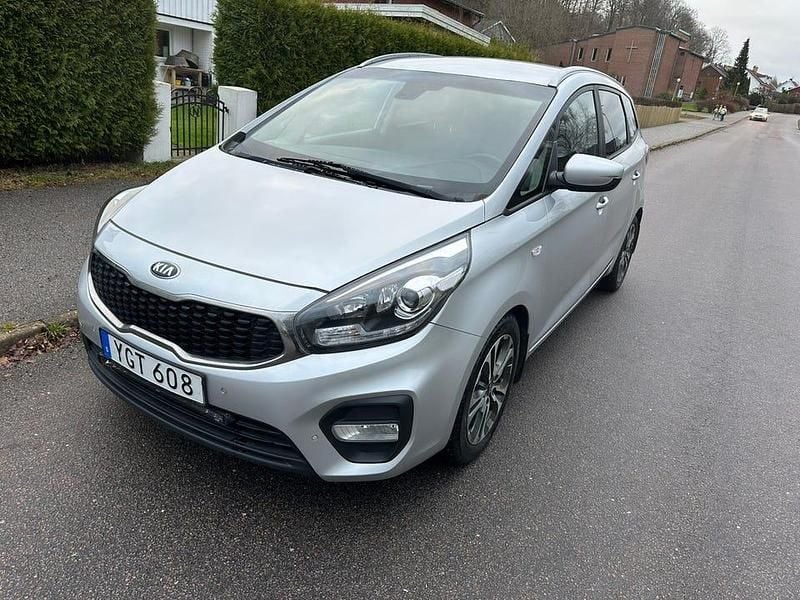 Silver Begagnad 2017 Kia Carens Minibuss | 94 500 kr (Bra pris) - Bild 1/4
