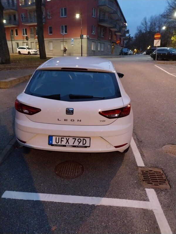 Vit Begagnad 2020 Seat Leon Style Halvkombi | 115 000 kr (Bra pris) - Bild 1/4