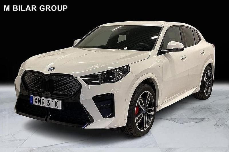 Begagnad BMW iX2 M Sport 230 kW (313 HK) 2024 Vit (alpinvit ) SUV