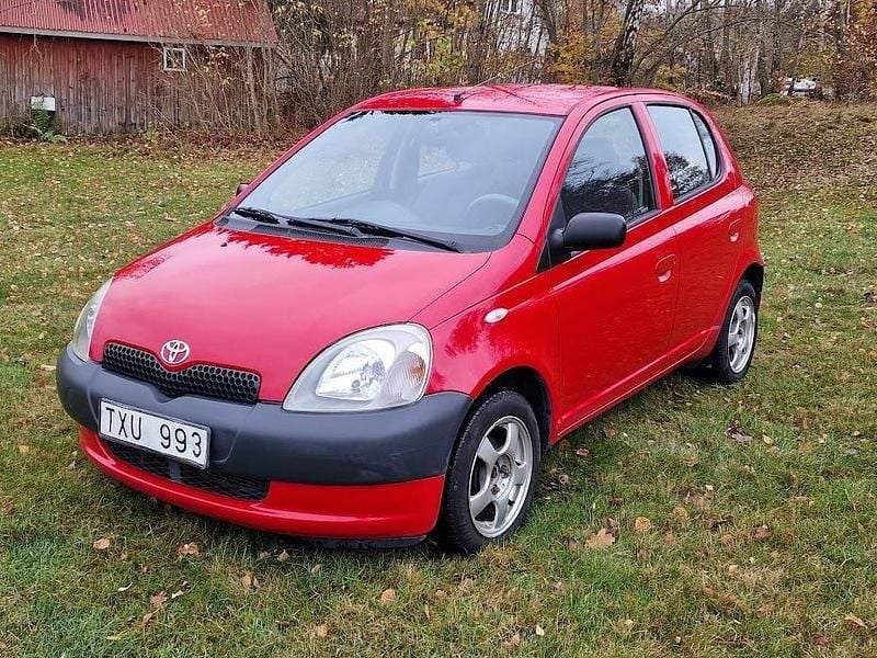 Röd Begagnad 2003 Toyota Yaris Halvkombi | 15 000 kr (Bra pris) - Bild 1/4