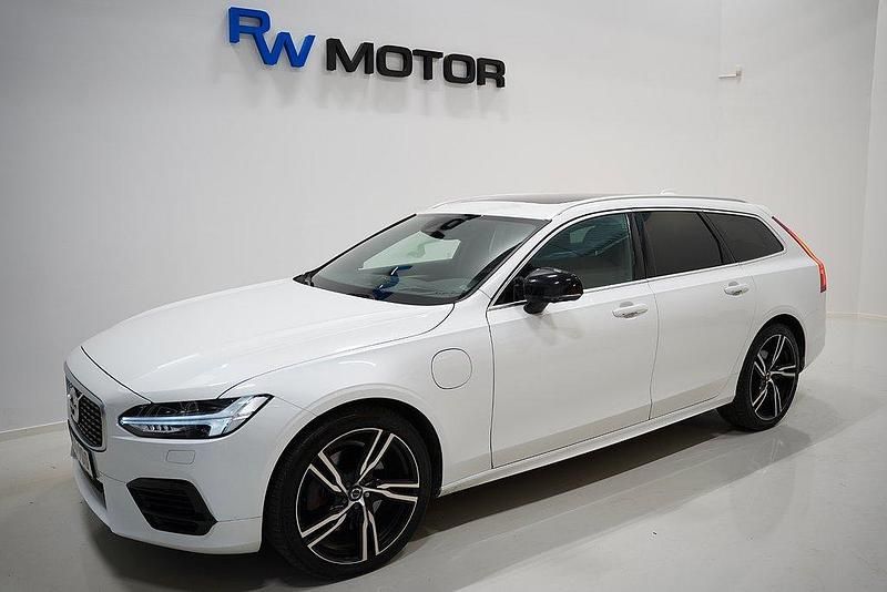 Vit Begagnad 2018 Volvo V90 R-Design Kombi | 319 800 kr (Marknadspris) - Bild 1/4
