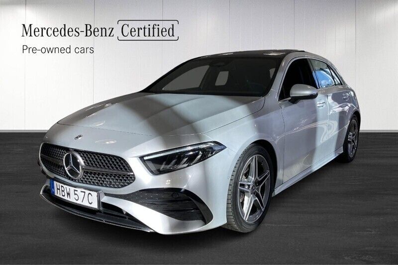 Silver Begagnad 2023 Mercedes A200 AMG Halvkombi | 359 900 kr (Dyr) - Bild 1/4