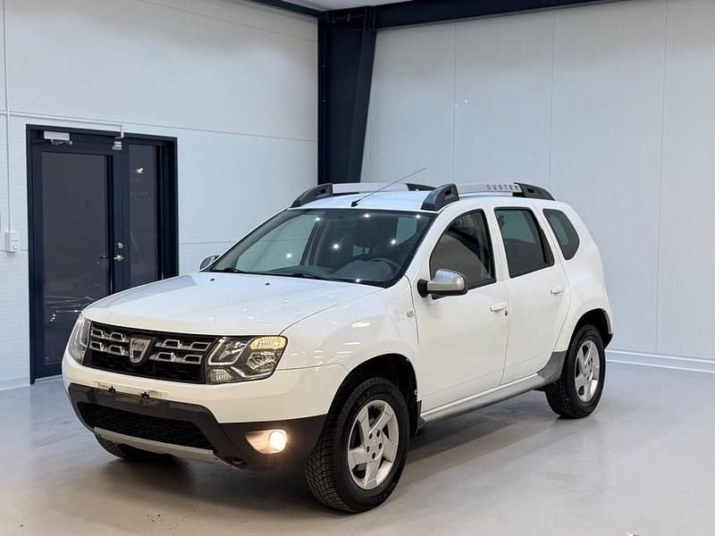 Vit Begagnad 2015 Dacia Duster SUV | 78 500 kr (Marknadspris) - Bild 1/4