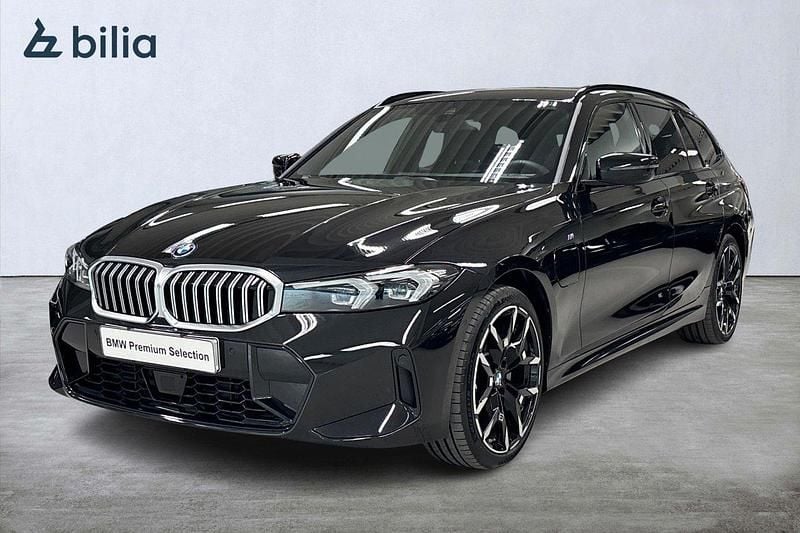 Svart Begagnad 2025 BMW 330e Shadowline Kombi | 549 900 kr - Bild 1/4
