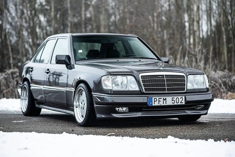 Grå Begagnad 1993 Mercedes E320 AMG Sedan | 170 000 kr - Bild 1/3