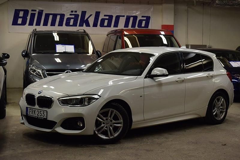 Vit Begagnad 2015 BMW 118 M Sport Halvkombi | 169 900 kr (Marknadspris) - Bild 1/4