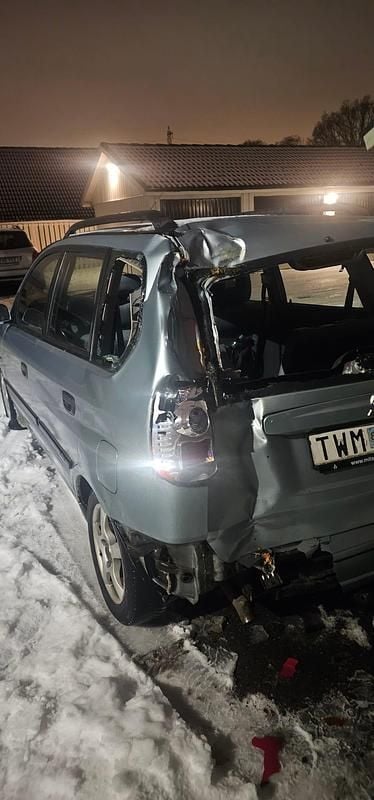 Begagnad Mitsubishi Space Star 98 HK (72 kW) 2003 Minibuss