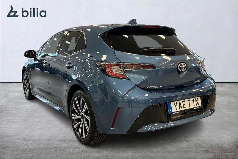 Begagnad Toyota Corolla Hybrid Style 124 HK (91 kW) 2021 Blå Halvkombi