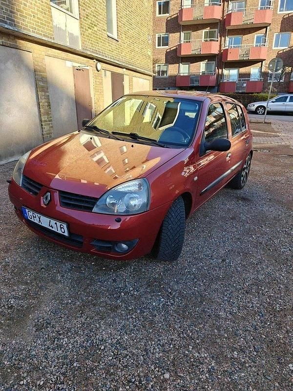 Röd Begagnad 2008 Renault Clio R.S. Halvkombi | 24 000 kr (Bra pris) - Bild 1/4