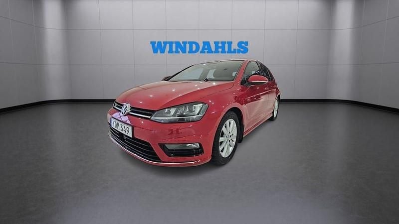 Röd Begagnad 2016 VW Golf VII R-line Halvkombi | 149 000 kr (Marknadspris) - Bild 1/4