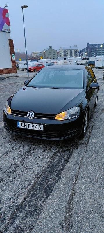 Svart Begagnad 2014 VW Golf VII Halvkombi | 55 000 kr (Bra pris) - Bild 1/4