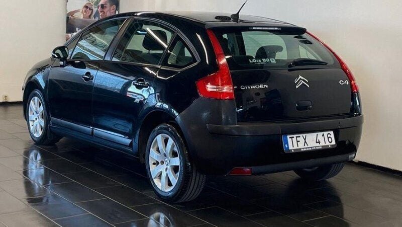 Svart Begagnad 2009 Citroën C4 Halvkombi | 43 000 kr (Marknadspris) - Bild 1/4