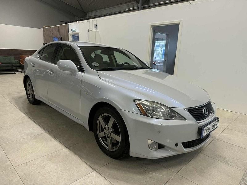 Ljusblå Begagnad 2006 Lexus IS250 Sedan | 69 500 kr (Marknadspris) - Bild 1/4