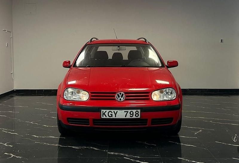 Begagnad VW Golf IV Trendline 101 HK (74 kW) 1999 Röd Kombi