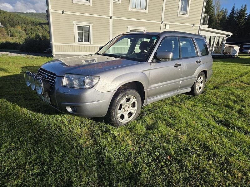Silver Begagnad 2008 Subaru Forester SUV | 17 000 kr (Bra pris) - Bild 1/4