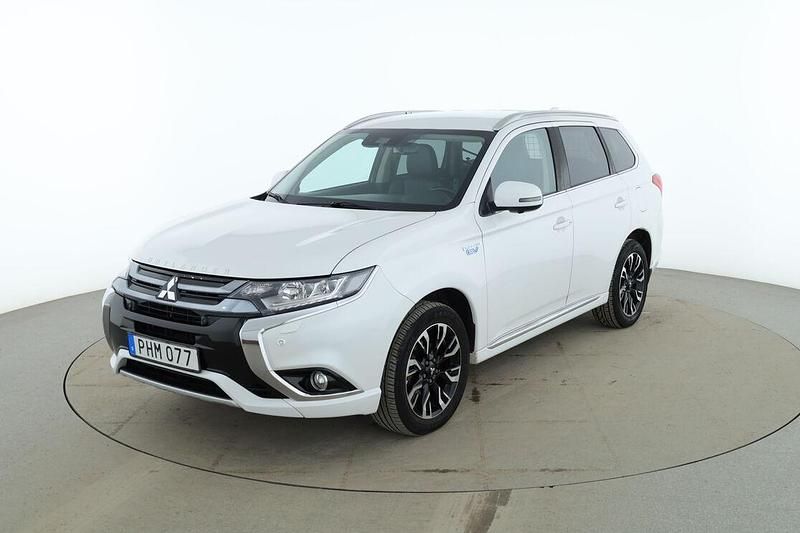 Begagnad Mitsubishi Outlander P-HEV 203 HK (149 kW) 2018 Vit SUV