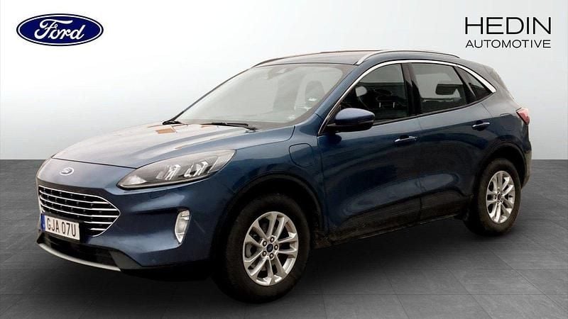 Blå (blue) Begagnad 2023 Ford Kuga Titanium SUV | 279 900 kr - Bild 1/4