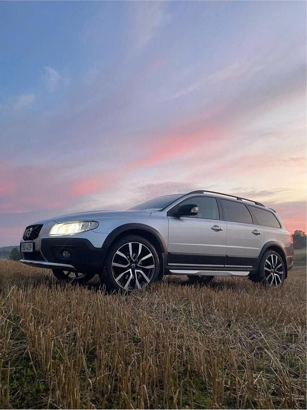 Silver Begagnad 2016 Volvo XC70 Dynamic SUV | 215 000 kr (Marknadspris) - Bild 1/4