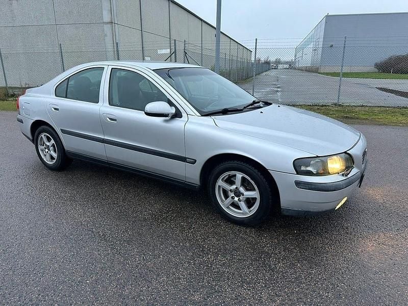 Begagnad 2002 Volvo S60 Sedan | 16 900 kr (Bra pris) - Bild 1/4