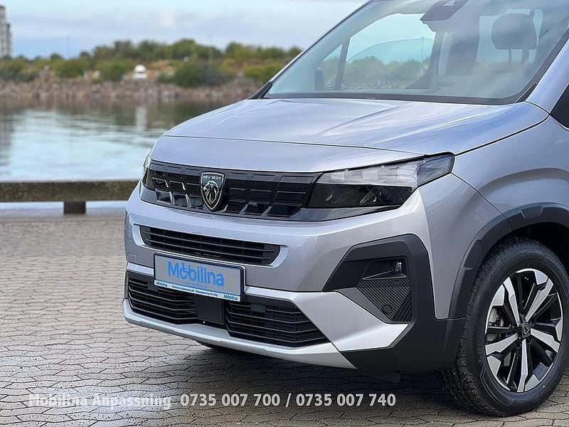 Ny Peugeot Rifter 131 HK (96 kW) 2025 Pearal nera black metalic Minibuss