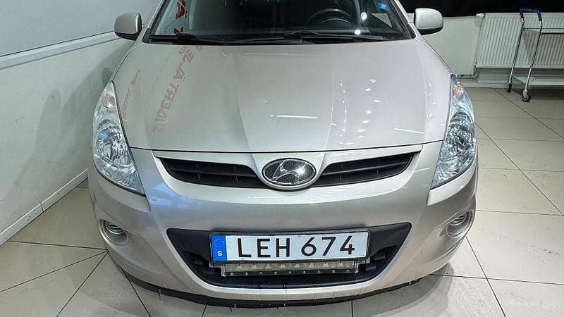 Begagnad Hyundai i20 Select 78 HK (57 kW) 2010 Silver Halvkombi