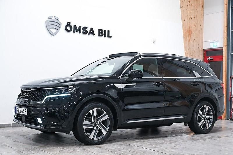 Svart Begagnad 2022 Kia Sorento Advance SUV | 414 800 kr (Marknadspris) - Bild 1/4