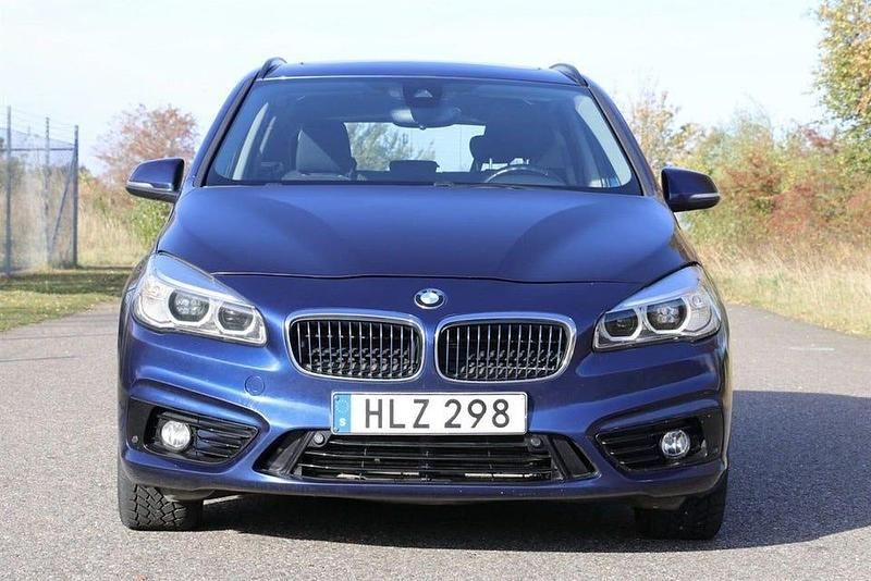 Begagnad BMW 225 Active Tourer Sport Line 224 HK (164 kW) 2017 Blå Minibuss