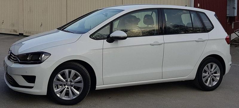 Vit Begagnad 2018 VW Golf VII Halvkombi | 108 000 kr (Superpris) - Bild 1/3