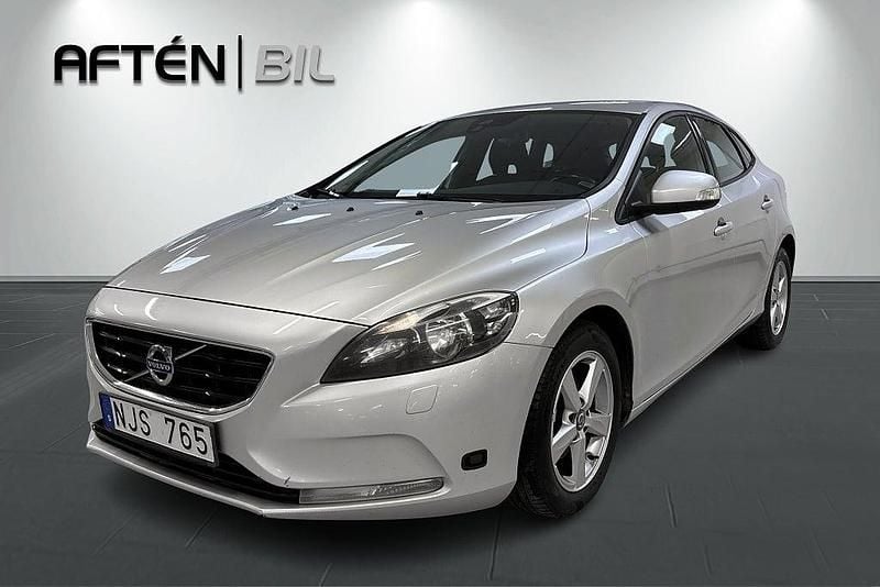 Begagnad Volvo V40 Kinetic 116 HK (85 kW) 2013 Silver Halvkombi