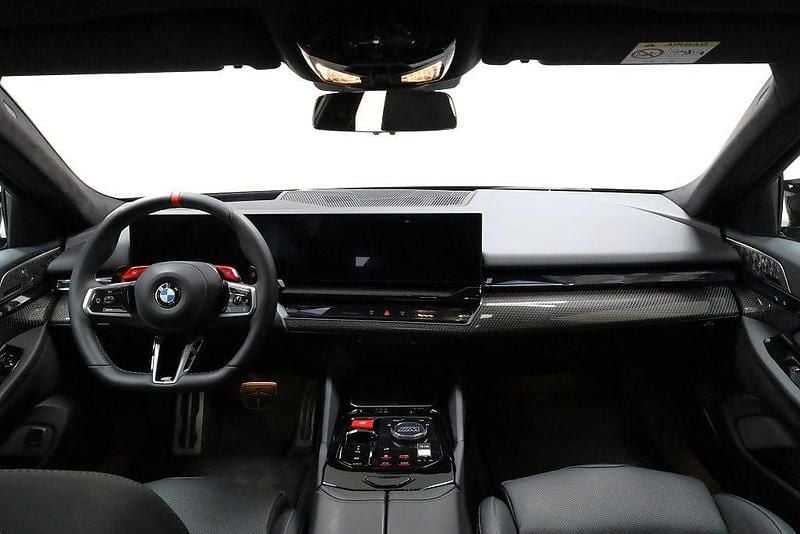 Begagnad BMW M5 Comfort Edition 727 HK (534 kW) 2026 Black sapphire metallic Kombi