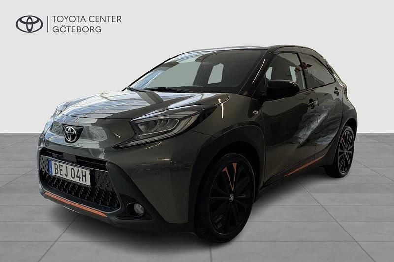Grön Begagnad 2022 Toyota Aygo Limited Halvkombi | 184 900 kr (Bra pris) - Bild 1/3