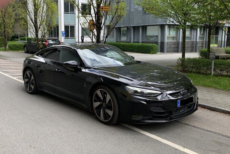 Svart Begagnad 2021 Audi e-tron GT quattro Sedan | 639 000 kr (Lite dyr) - Bild 1/4