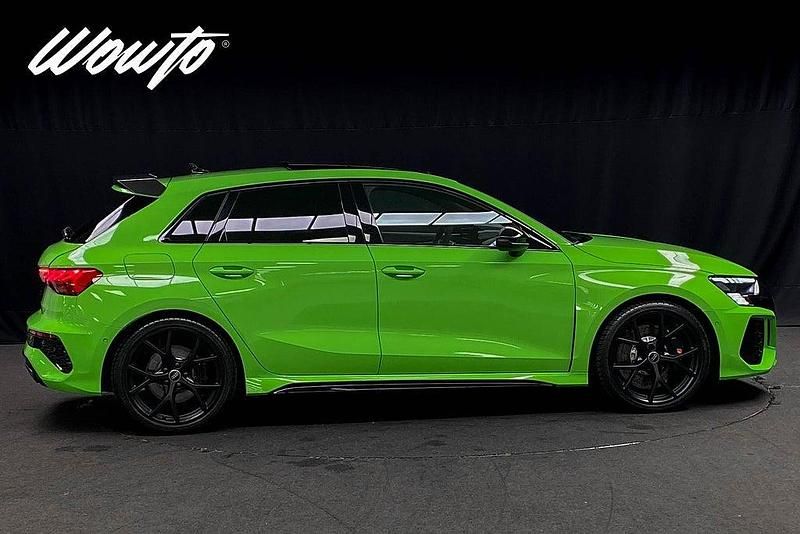 Begagnad Audi RS3 Sportback Premium 400 HK (294 kW) 2024 Grön Halvkombi