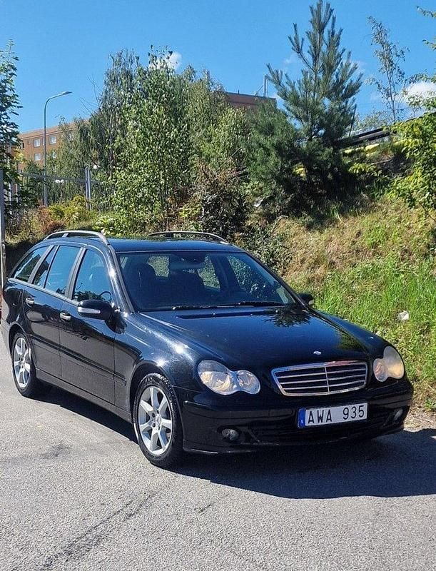 Svart Begagnad 2006 Mercedes C180 Classic Kombi | 23 000 kr (Marknadspris) - Bild 1/4