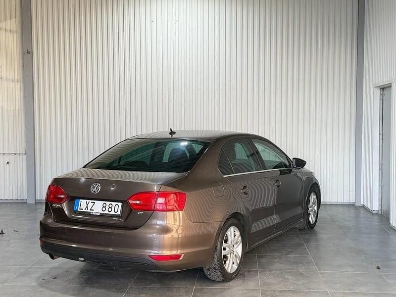 Begagnad VW Jetta GT 105 HK (77 kW) 2011 Brun Sedan