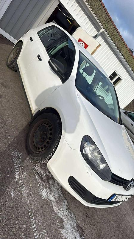 Begagnad VW Golf VI 105 HK (77 kW) 2011 Halvkombi