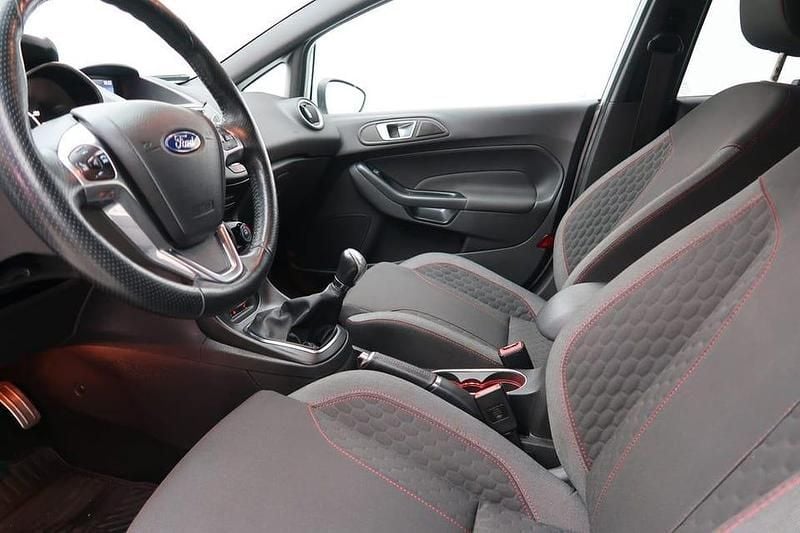 Begagnad Ford Fiesta ST-Line 101 HK (74 kW) 2016 Vit