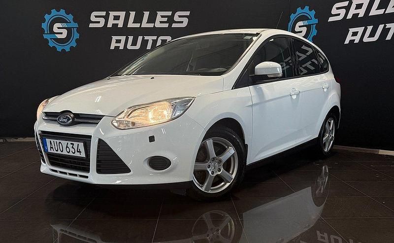 Vit Begagnad 2014 Ford Focus Trend Halvkombi | 80 000 kr (Superpris) - Bild 1/4