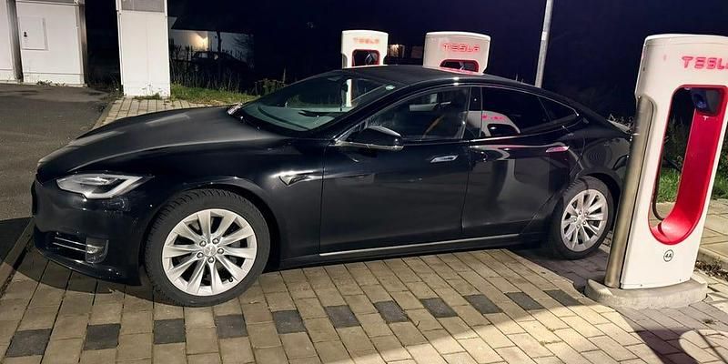 Begagnad 2018 Tesla Model S Halvkombi | 290 000 kr (Marknadspris) - Bild 1/4