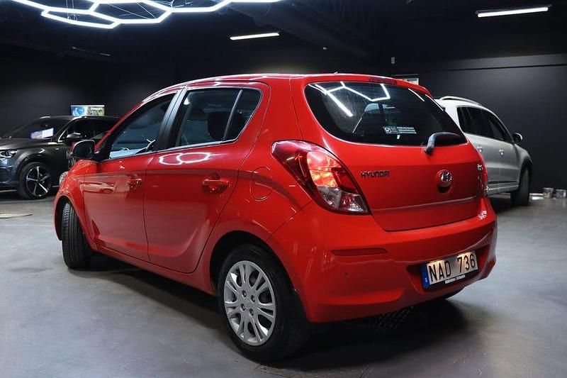 Begagnad Hyundai i20 Premium 101 HK (74 kW) 2013 Röd Halvkombi