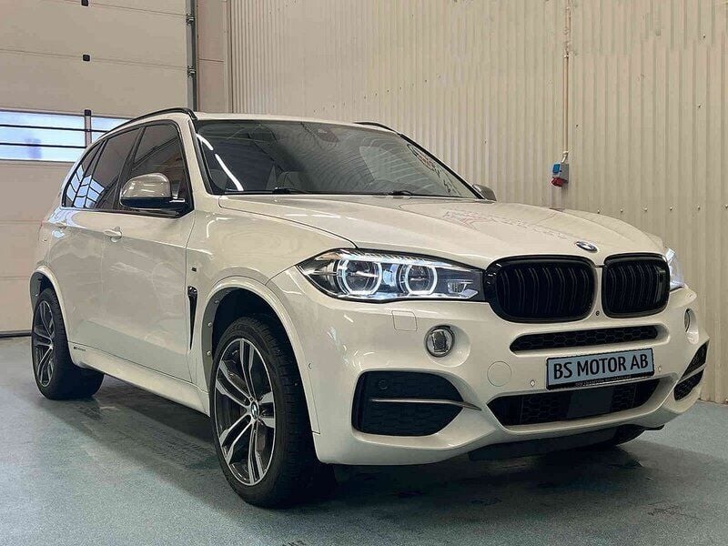 Vit Begagnad 2017 BMW X5 M Sport SUV | 649 900 kr - Bild 1/4
