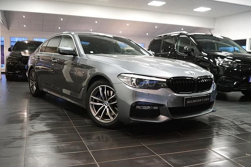 Blå Begagnad 2017 BMW 530 M Sport Sedan | 344 900 kr (Marknadspris) - Bild 1/4