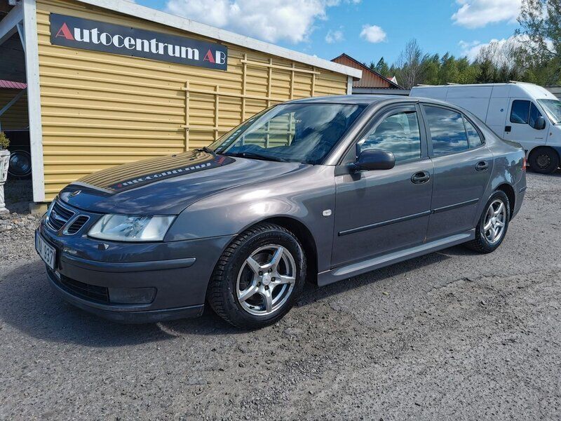 Grå (brun) Begagnad 2005 Saab 9-3 Linear Sedan | 24 499 kr (Dyr) - Bild 1/4