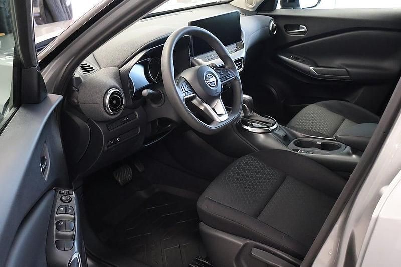 Begagnad Nissan Juke Acenta 115 HK (84 kW) 2024 Silver (silver metallic) SUV