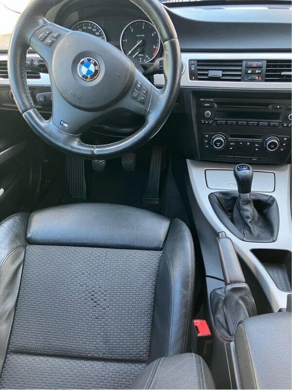 Vit Begagnad 2011 BMW 320 Kombi | 65 900 kr (Bra pris) - Bild 1/4