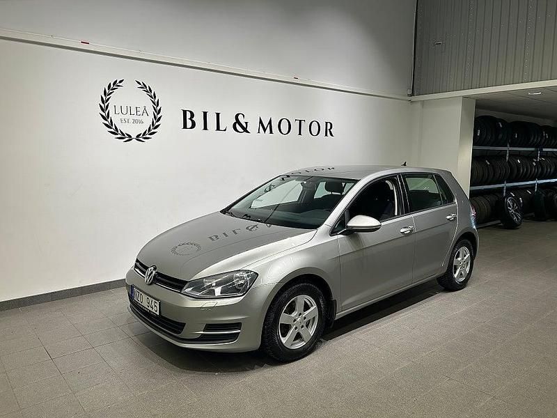 Silver Begagnad 2013 VW Golf VII Halvkombi | 119 900 kr (Dyr) - Bild 1/4