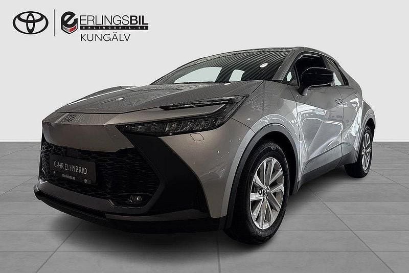 Silver Ny 2025 Toyota C-HR Active SUV | 317 500 kr (Superpris) - Bild 1/4